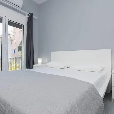Fully Renovated Studio In The City Center For 3ppl