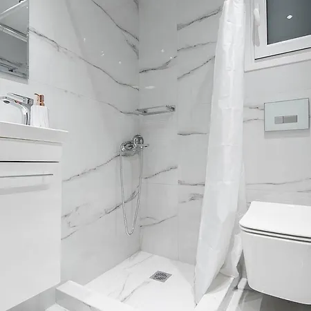 Fully Renovated Studio In The City Center For 3ppl * Athens